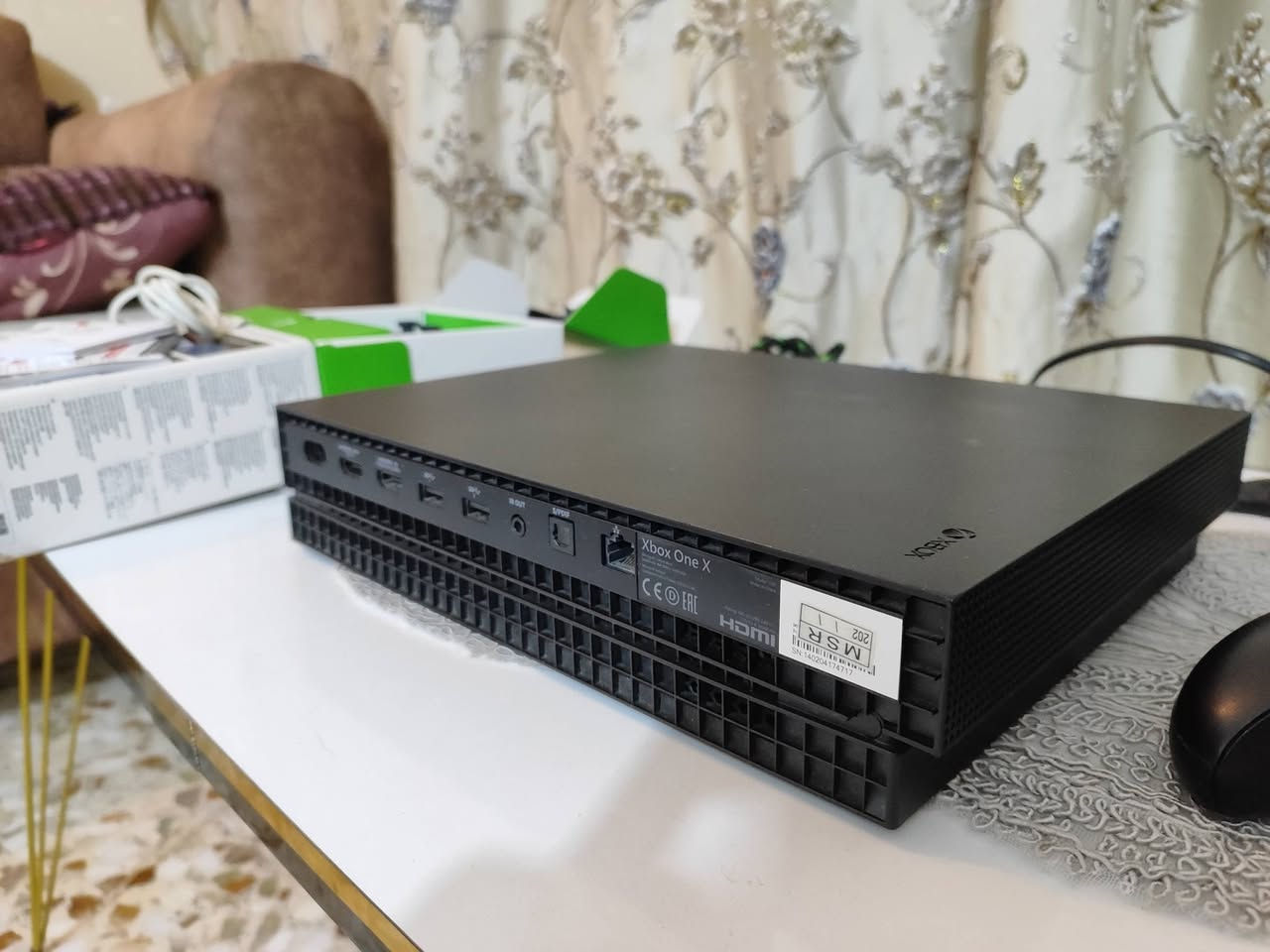 Xbox One X
مع جوستك احترافية 
وكيم باس التمت 5 اسهر (مشترك)
 نظيف جداً شرط الفحص مع ملحقات احترافية (بكج كامل)

Xbox One X 
(نسخة الـ 4K الحقيقية + 1T )، الجهاز قمة في النظافة ومنزلي، ما مفتوح ولا مصلح نهائياً.

مع كافة كابلاته.
يد التحكم الأصلية (السوداء) شغالّة تمام.

يد تحكم Turtle Beach Recon  تحتوي على خصائص صوت وتحكم احترافية  مع كابلها وكارتونها  وستاند مبايل (نظيفة جداً وبدون أي مشاكل).

سماعة ألعاب Krysenix PG2 محيطية مع الكارتون

الحالة: الأجهزة شغالة 100% والصور  توضح نظافة المداخل والأزرار.

السعر (285)  وبي مجال للشراي ، والجهاز والملحقات يستاهلون أكثر بس محتاج أبيعهم "شلع

مكاني بابل /ناحية النيل 

(توصيل موجود) 

واتساب ***********
 
لاتكسر بالسعر اذا مو شراي 

اشتراك كيم باس 5 اشهر  وجوستك احترافي وسماعة محيطية نضافة جدا عالية الله شاهد
