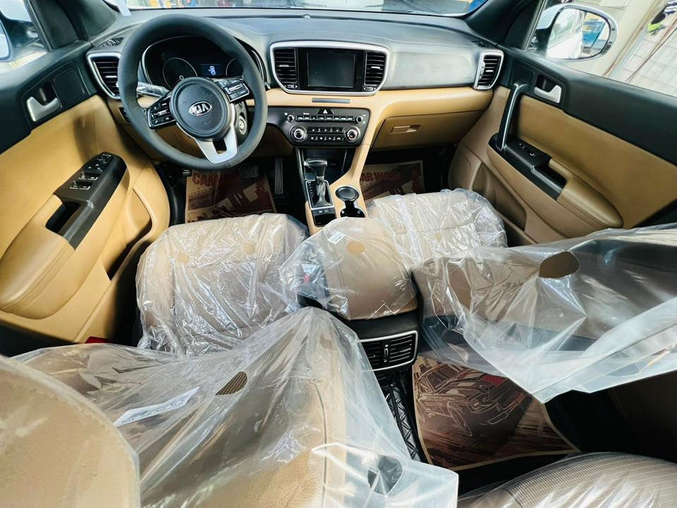 كيا سبورتج موديل 2020  خليجية شركة عامةومكفولة  شخط مابيها السيارة حلوة ومواصفات عادية رقم بغداد جديد   عنوانها بغداد تاجي هاتف ***********///***********سعرها 197
