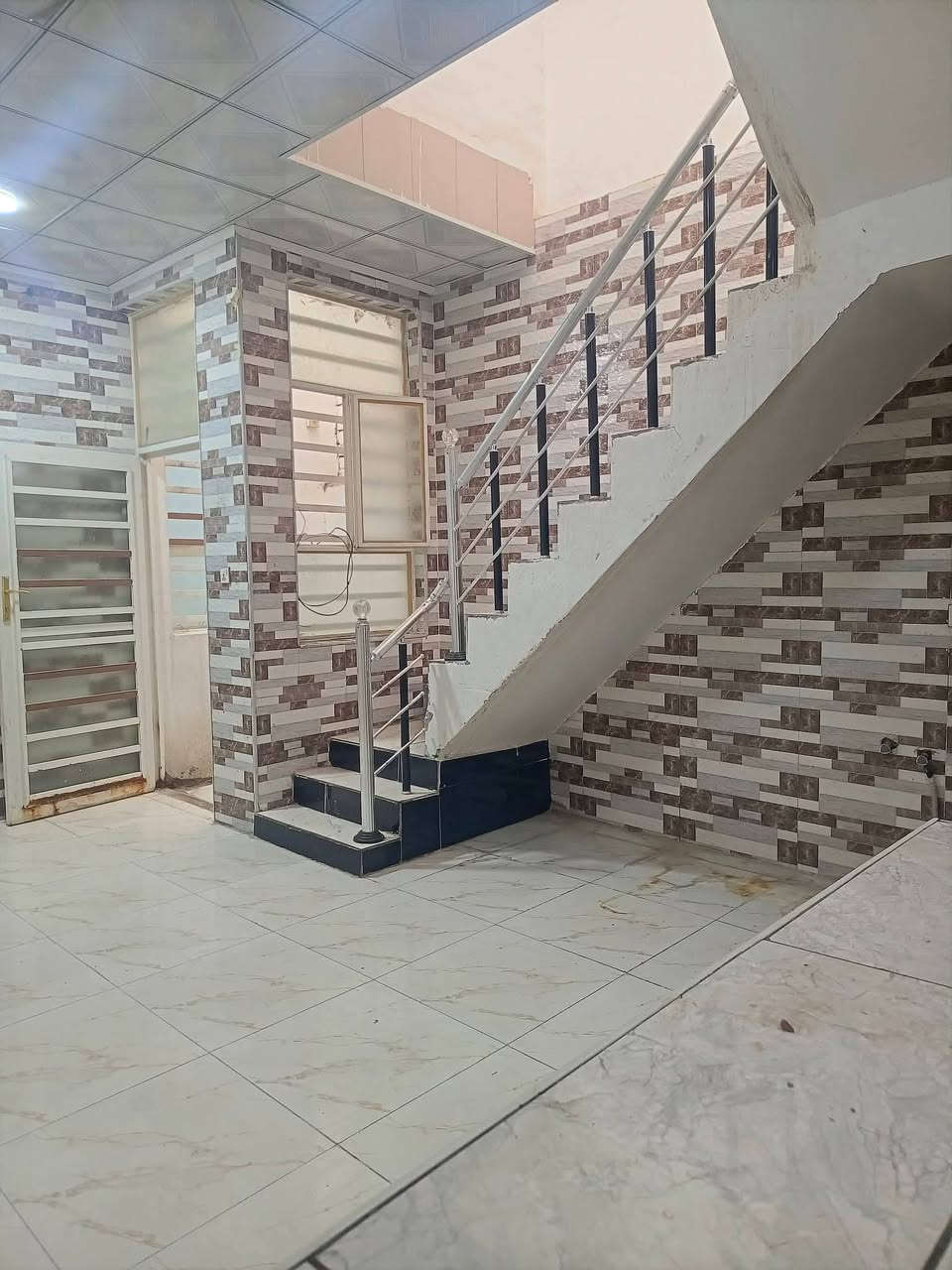 بيت للايجار حي ميسان قطاع 23 قريب شارع الكيات مساحه 100متر يحتوي على غرفه وصاله واستقبال ومطبخ وصحيات صب كونكريت ارضيه بورسلين جدران سيراميك سقوف سي إن سي سعر الايجار325 الف كل شهر بشهره 

للاستفسار والمعلومات الاتصال بنا *********** 
او مراجعه مكتب ألروان للوساطه العقاريه والمقاولات العامه 

عنوان المكتب حي ميسان ع الشريط قرب صيدليه الشراع مقابل الاستداره مباشر 

عندك بيت عرصه للبيع راسلنه وات ساب وتدلل
#النجف #الكوفة #حي_ميسان #عقارات #ايجار #رهان #بيع #شراء #العراق #مكتب #محامين #مبادرة #اسكان
