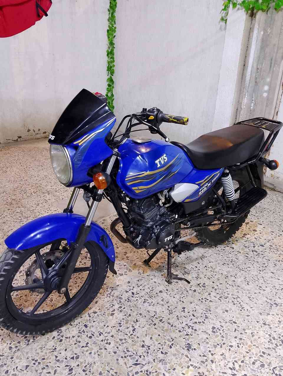 سلام عليكم 
للبيع Tvs موديل 23 رقم وسنويه بأسمي 
دراجه كامله مكمله مابيهه اي نقص شغاله نكره سلف  
تجي وتشوف بعينك  وتفحص 
مكينه بلاد مامفتوحه 
كهرباءيات كامله كل شي شغال بيهه 
ماشيه 25 الف 
مكاني البصره 
السعر (2500) (مليونين ونص )بيهه مجال بسيط حك الجيه 
للتواصل ***********
