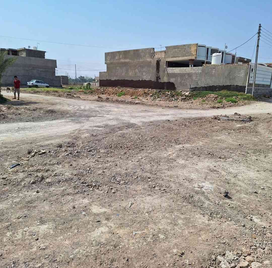 للبيع قطعه مساحه ٣٥٠ متر طابو صرف تحويل بأسم المشتري لها واجهتين الواجهه الولى ١٤ والواجهه الثانيه ٢٥ متر ركن على شارعين خدمات كامله الموقع كربلاء العطيشي طريق الحولي مستشفى الحسينيه وتنزل من الحولي مسافة ٢٠٠ متر وله مدخل ثاني من شارع المدارس السعر ١٢٥ مليون مجال بسيط  للشاري للإستفسار الاتصال على الرقم ***********
ابو محمد المسعودي
