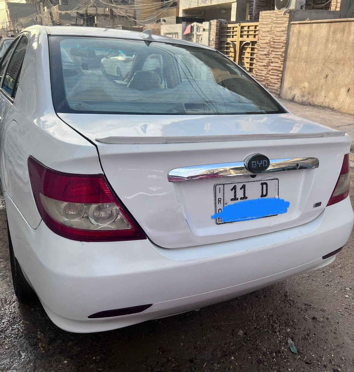 السلام عليكم 
بي واي دي F3

(كير عاااادي )

موديل ٢٠١١ بسمي رقم بغداد الجديد سنوية جديدة 
مكينة ١٦٠٠ لانسر بلادي 
محرك وكير وتبريد وتدفئة + كهربائيات كله شغال
صدر امامي خلفي كله تمام 
تخم تاير 
فتحة سلايد 
داخل لونين 
شاشة وكامرا 
بيهة صبغ اثر طخات بسيطة مأشر بلصور 

السعر ٥٨ وبيهة مجال 
مكاني بغداد زيونة قرب جامغ الغدير 
او الدورة حي الصحة 

رقمي ‭٠٧٧٣ ١٢٨ ٣٥١٨‬
