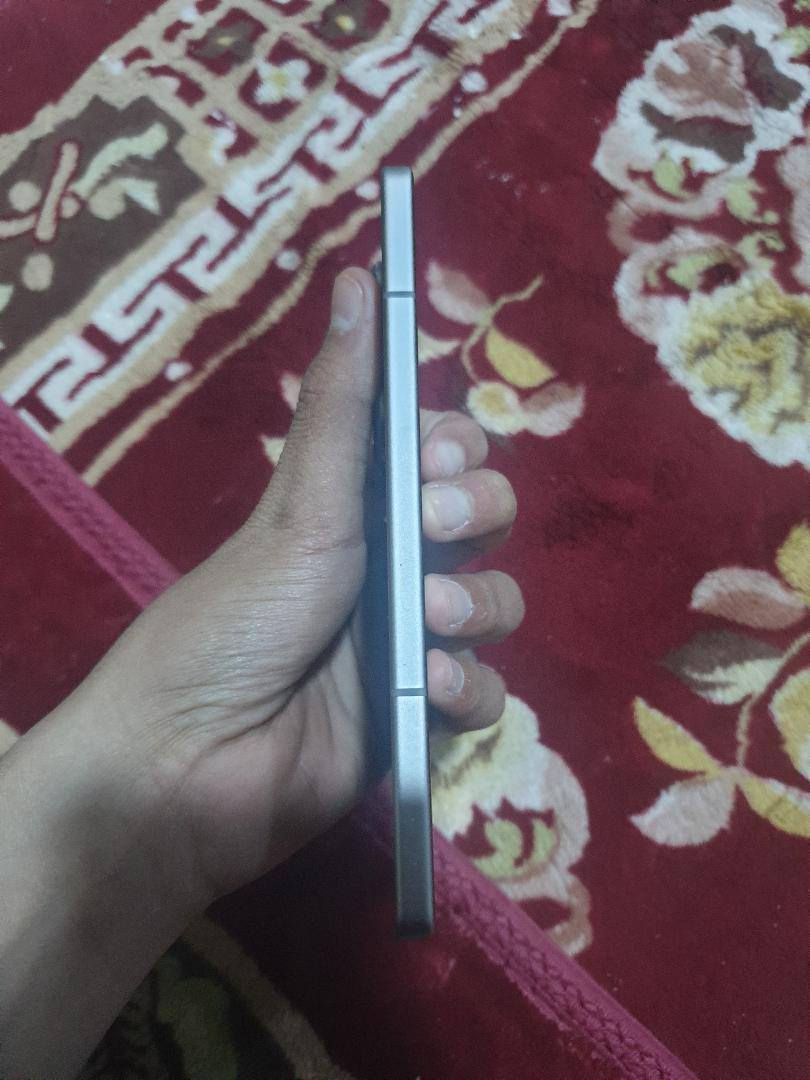 Infinix NOTE 50 Proشاشة ممتازة 144 Hz AMOLED
198 جرام
أبعاد: 163.3 × 74.4 × 7.3 مم
مقاومة الغبار والرذاذ بمعيار IP64
مكبرات صوت ستيريو
بلوتوث 5.4، Wi-Fi، GPS
مستشعر بصمة تحت الشاشة (Optical)
بعض النسخ تدعم NFCالبطارية والشحن
سعة البطارية: 5200 mAh
الشحن السريع: 90 W
👉 بطارية كبيرة مع شحن سريع جدًا. �
Mobile57كاميرا خلفية مزدوجة:
رئيسية 50 MP (OIS – تثبيت بصري)
واسعة الزاوية 8 MP
كاميرا أمامية: 32 MP
تصوير فيديو حتى 1440p @30FPS
👉 عدسات قوية نسبيًا لفئته السعريةالذاكرة الداخلية: 256 GB UFS 2.2نظام التشغيل: Android 15 + واجهة XOS 15
المعالج: MediaTek Helio G100 Ultimate (معمارية 6 نانومتر)
المعالج المركزي: ثماني-نواة (2×2.2 GHz + 6×2.0 GHz)
المعالج الرسومي: Mali-G57 MC2
👉 أداء جيد في المهام اليومية والألعاب الخفيفة-المتوسطةحجم الشاشة: 6.78 بوصة
النوع: AMOLED
الدقة: 1080 × 2436 بكسل
معدل التحديث: 144Hz
دعم ألوان 1 مليار لون
سطوع يصل 1300 شمعة (peak)✔ بطارية كبيرة وشحن           فائق السرعة       مكاني بغداد أبو غريب بيع أو مراوس 
✔ كاميرات جيدة نسبيًا
✔ خيارات ذاكرة كبيرة


**إذا كنت صاحب هذا الإعلان وتريد حذفه لأي سبب، رجاءا أرسل رسالة إلى الدعم الفني**