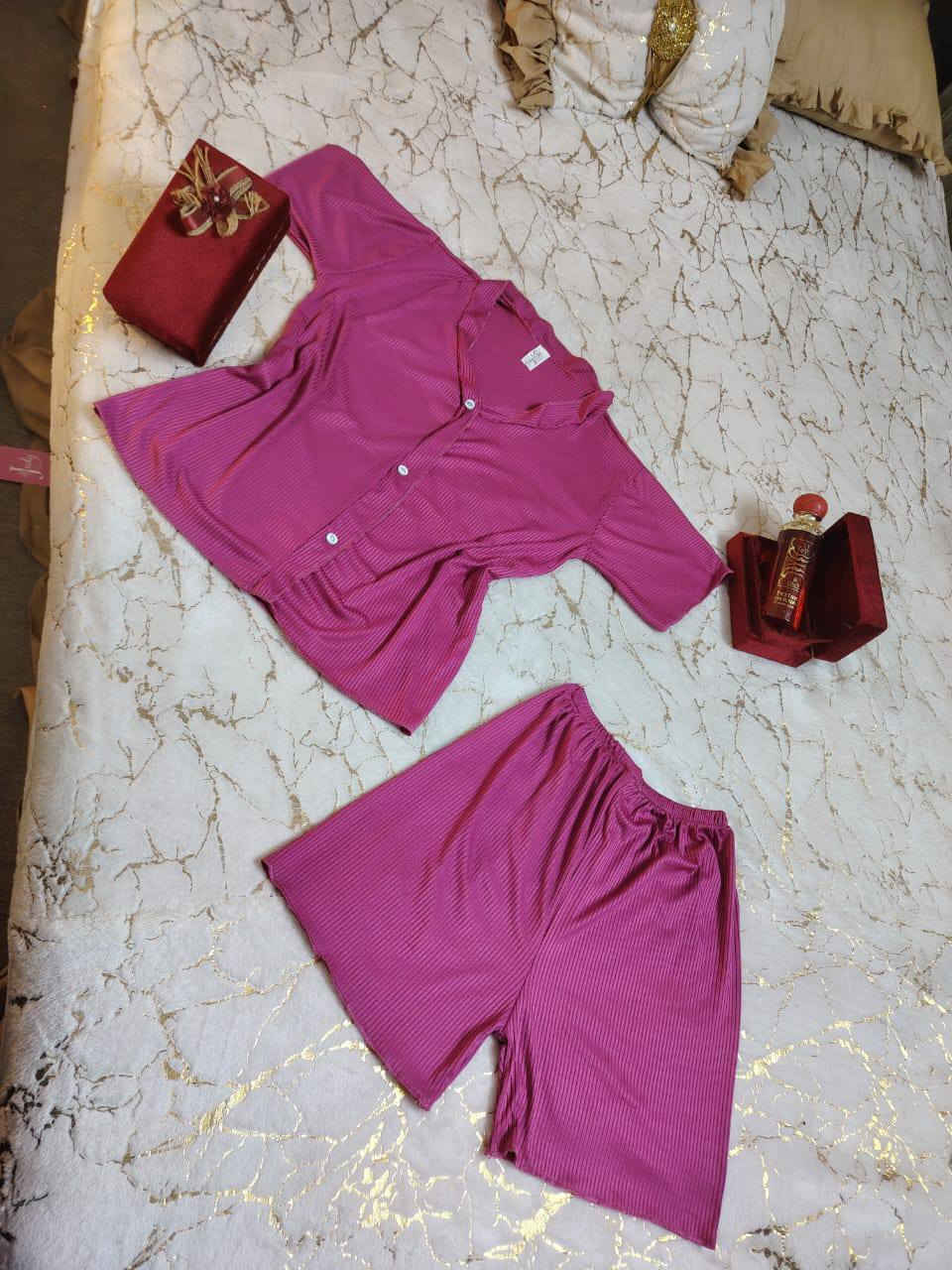 تراك شورت
خامة كريشة مطاط
M. L. XL. 
الدرزن 45 الف
مللاحظه / التوصيل مستمر طيله ايام العيد


**إذا كنت صاحب هذا الإعلان وتريد حذفه لأي سبب، رجاءا أرسل رسالة إلى الدعم الفني**