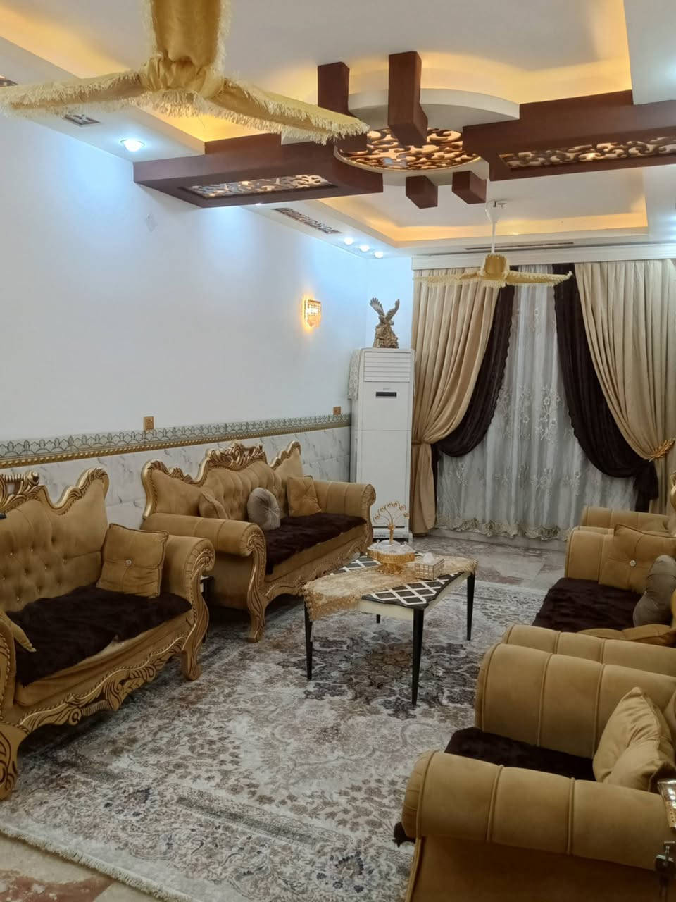 عرض بيت للبيع – الشعب 🔥
📍 قرب فلكة صباح الخياط
بيت حديث بناء 2023
تشطيب درجة أولى 
المساحة 130 م
الواجهة 6.5 م × النزال 20 م
🏠 3 طوابق
🛏 5 غرف نوم
🛋 استقبال واسع
🍳 مطبخين (حار وبارد)
🚿 2 حمام كبار
بيت جاهز للسكن ومناسب للعائلة
موقع حيوي وقريب من جميع الخدمات
📩 التفاصيل والسعر عند التواصل فقط
راسل الصفحة أو واتساب متوفر
#الشعب #الشعب_بغداد #فلكة_صباح_الخياط
#عقارات_الشعب #بيت_للبيع_الشعب
#عقارات_بغداد #بيوت_للبيع_بغداد
#دار_للبيع #استثمار_عقاري #بغداد


**إذا كنت صاحب هذا الإعلان وتريد حذفه لأي سبب، رجاءا أرسل رسالة إلى الدعم الفني**