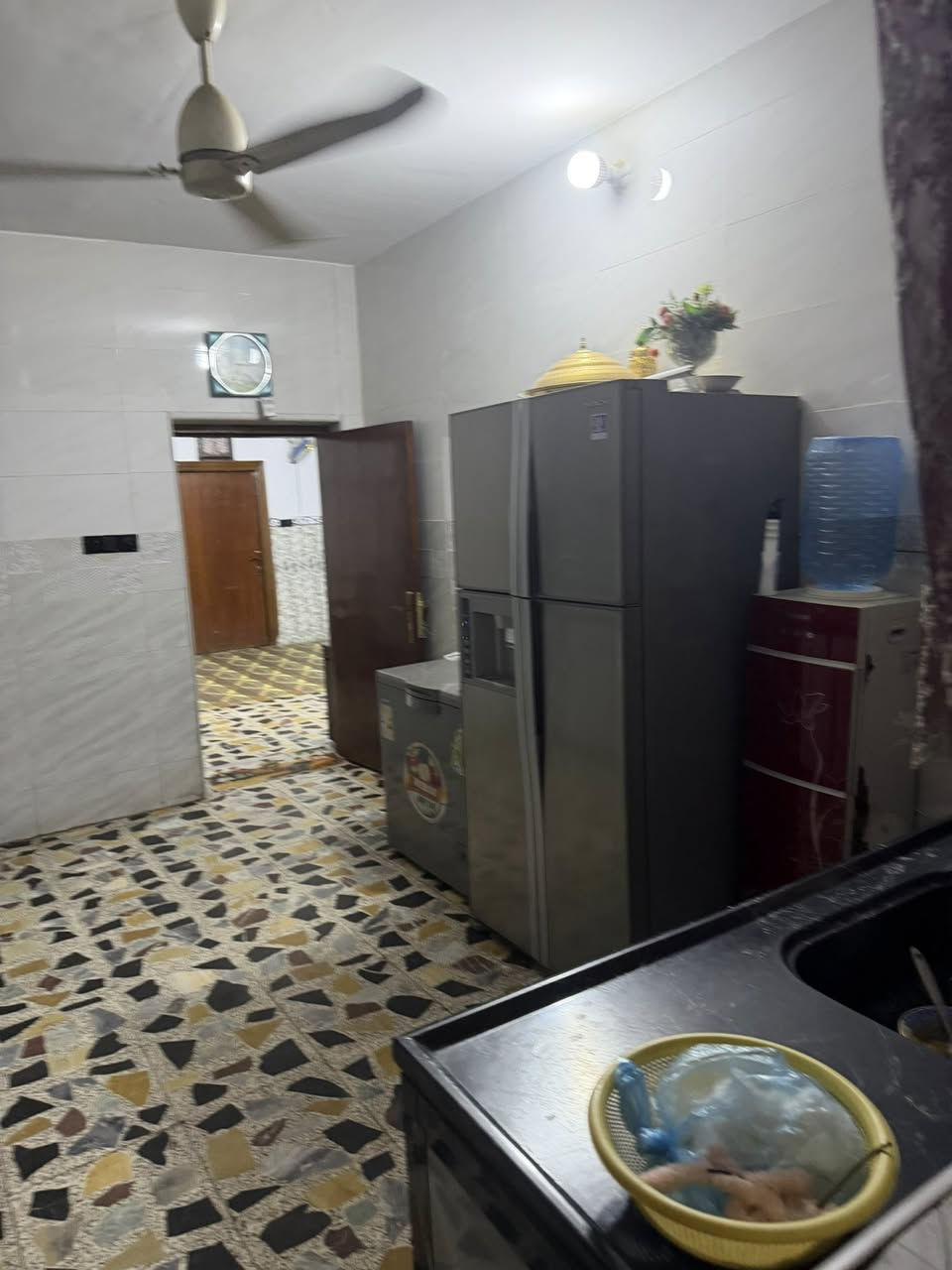 بيت للبيع الشعب التجار منطقة الضباظ
قرب الاسواق المركزية

المساحة 150 م
الواجهة.  7.5
النزال.        20
للاستفسار
مكتب بغداد للوساطة العقارية
***********
***********
