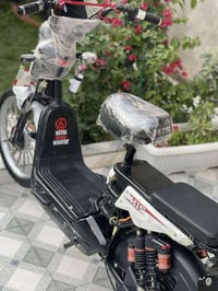 دراجه شحن للبيع كلشي ما بيهه الدراجه حلوه هست ني بدلت بطاريات خمسه جدد...