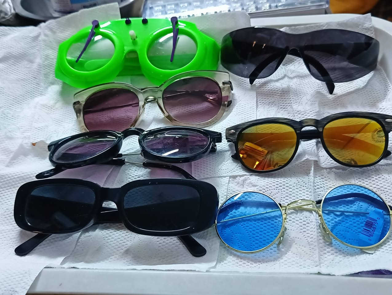 توفرت شلعه تتكون من نظارات شمسية وطبيه قراصات شعر وطواكه وبوندات
النظارت 45 قطعه شغلات الشعر 40 قطعه واكثر
السعر 50 مع التوصيل


**إذا كنت صاحب هذا الإعلان وتريد حذفه لأي سبب، رجاءا أرسل رسالة إلى الدعم الفني**