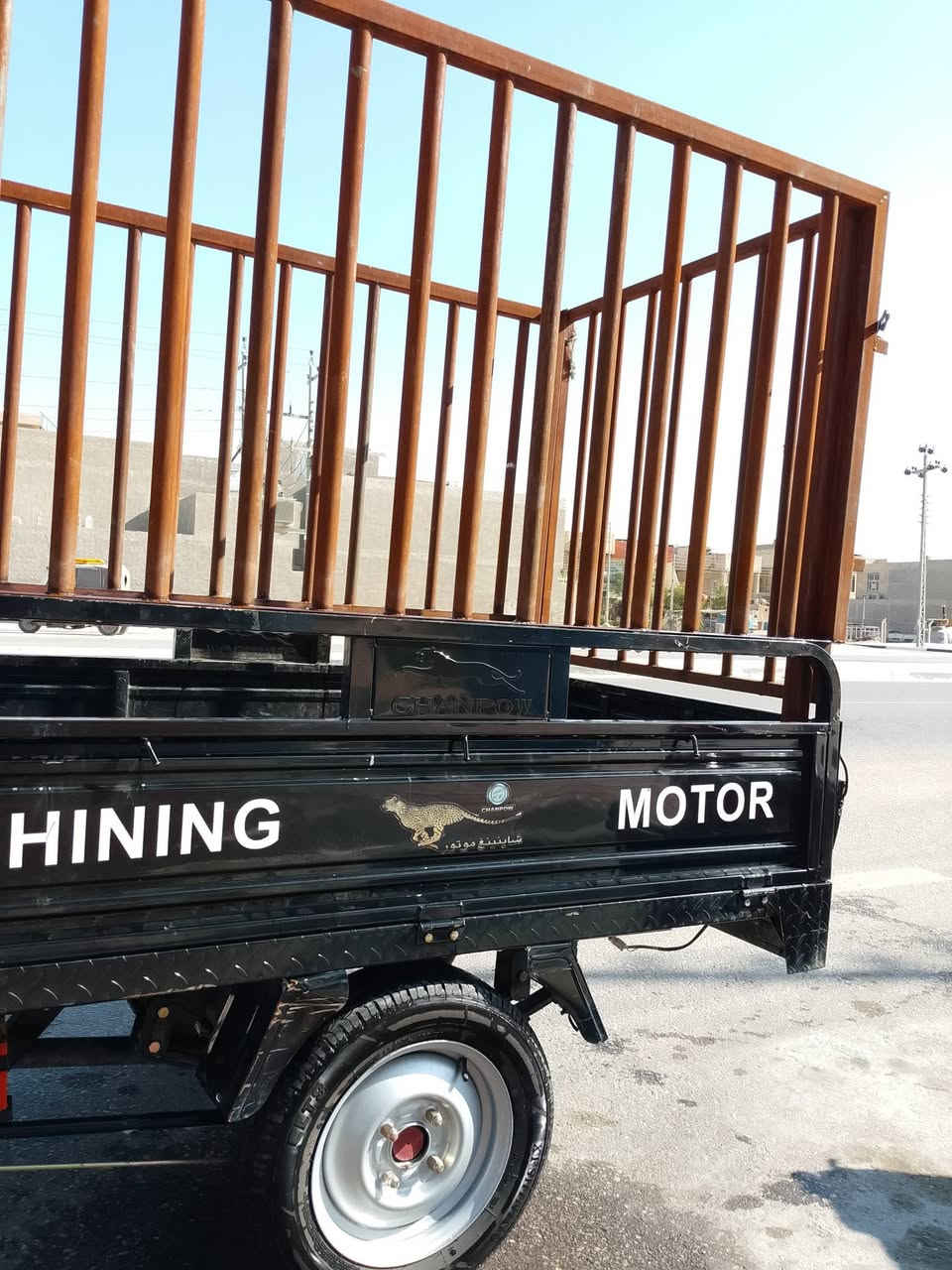 سلام عليكم ورحمه الله وبركاته 
ستوته موديل 2023
بعدها جديده ما متعوبه ابدد 
تخم تايرات باتري جديد بلادي كلشي كامل بيها تشغل سلف وتروح وين ما جان 
مواصفاتها تخبل لونها اسود شخط ما بيها مثل متشوفون الصور كدامكم  
السعر 3 ملايين و150 الف وبيها مجال سهله 
رقم الاستفسار ***********
