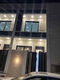 ٤٠ متر للبيع الوجه ٤ ونزال ١٠  بناء ٢٠٢٦ تسليم مفتاح  استقبال ومطبخ وغ...