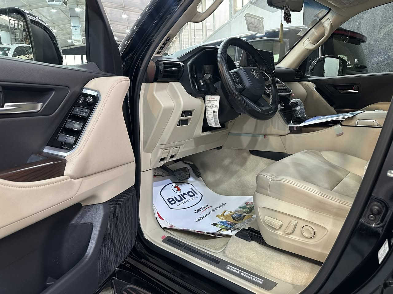 Land cruiser 2022 SAS 🎌gxr 
لاندكروز 2022 ساس 🎌gxr 
كفالة عامة ✅
ضمان شركة تيوتا العراق ✅ساس 
عداد المسافة 19000k/m 

📍بغداد شركة ابو ظبي چكوك قرب بوابة الكاظمية 

0771 811 1145

0781 844 4044 📞
