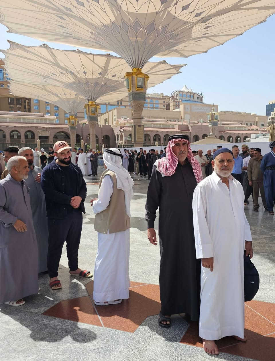 في هذا اليوم المبارك، يتشرّف معتمرو
قافل البر لشهر رمضان المبارك بالدخول إلى الروضة الشريفة في المسجد النبوي، حيث السكينة والطمأنينة تتنزل، وحيث تقف القلوب خاشعة أمام مقام النبي الكريم ﷺ. إنها لحظات إيمانية عظيمة يغمرها الشوق والمحبة، يتقرب فيها المعتمرون إلى الله بالدعاء، ويجددون العهد باتباع نهج الحبيب المصطفى

📌 مستمرين بأستلام جوازات اواخر شهر رمضان المبارك 
📞 للاستفسار :- 
الحاجة :- ام مصطفى 

***********
***********
