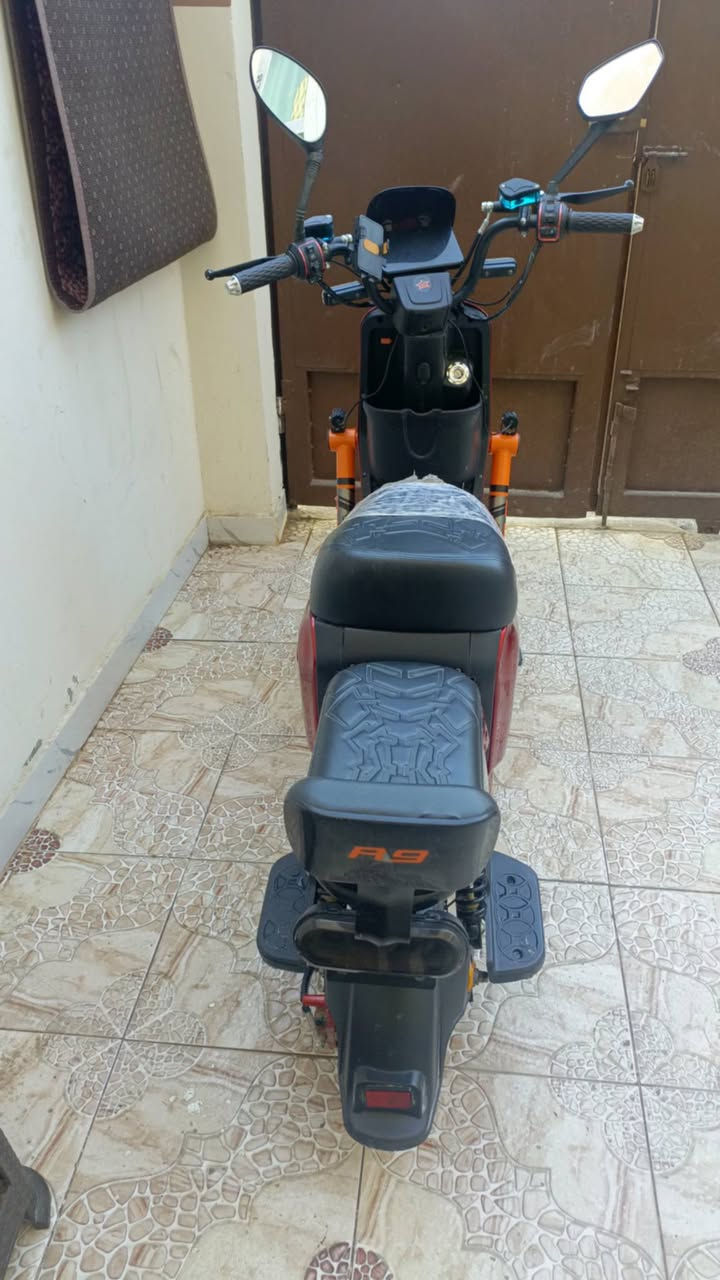 سلام عليكم 
خوان هاي الدراجه الشحن (R9) 2025 بشهر 8 للبيع 
كامله برغي ما ناقصه بعده علا وضع الشركه كهربائياته كله شغال اشاير حساس نضام بك 5 بطاريات كله جديد  مستعجل علا بيعته السعر ((550)) وبيه مجال لشراي الرقم الهاتف ***********
