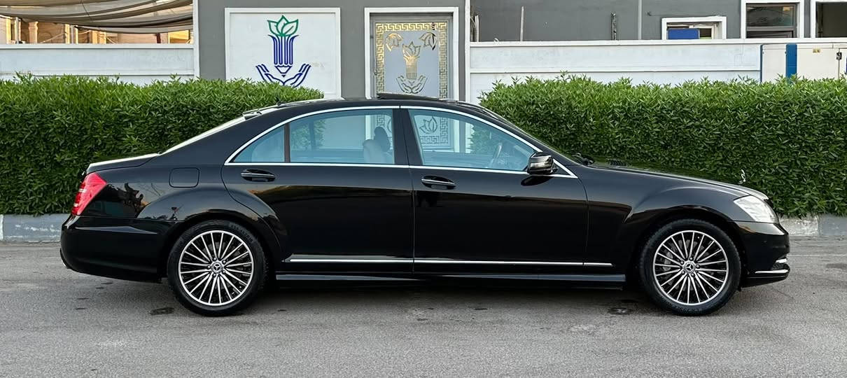 السلام عليكم
مارسيدس S500 خليجيه فول الفول
 اصل 2010 
رقم سليمانيه بأسمي 
هزه جديده رقم جديد
موصفات معروفه 500  
لارج 
دبل جام 
داخل عسلي بالكامل 
تبريد 3 قطع 
دبل ماوس أبواب وصندوك شفط 
جنطه كهرباء
تخم تاير عليها جديد
صدر خلفي امامي جديد 
بلوتوث 
لايت ويا الستيرن يفتر 
كأمره خلفيه بلاديه 
مري شفط وقلاب 
بانوراما 
سياره جديده بمعنى الكلمة 
صبغ دعاميات فقط 
كشنات خلفيه أماميه تدفئه وتبريد 
فول الفول مواصفاتها 
مكاني بغداد العامريه
السعر (205) وبيها مجال جدا بسيط
***********
***********

