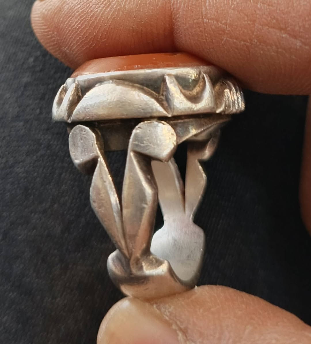 خاتم يماني قديم شكل صياغه ثقيله 150قفل لايوجد توصيل بغداد ساحه عدن


**إذا كنت صاحب هذا الإعلان وتريد حذفه لأي سبب، رجاءا أرسل رسالة إلى الدعم الفني**