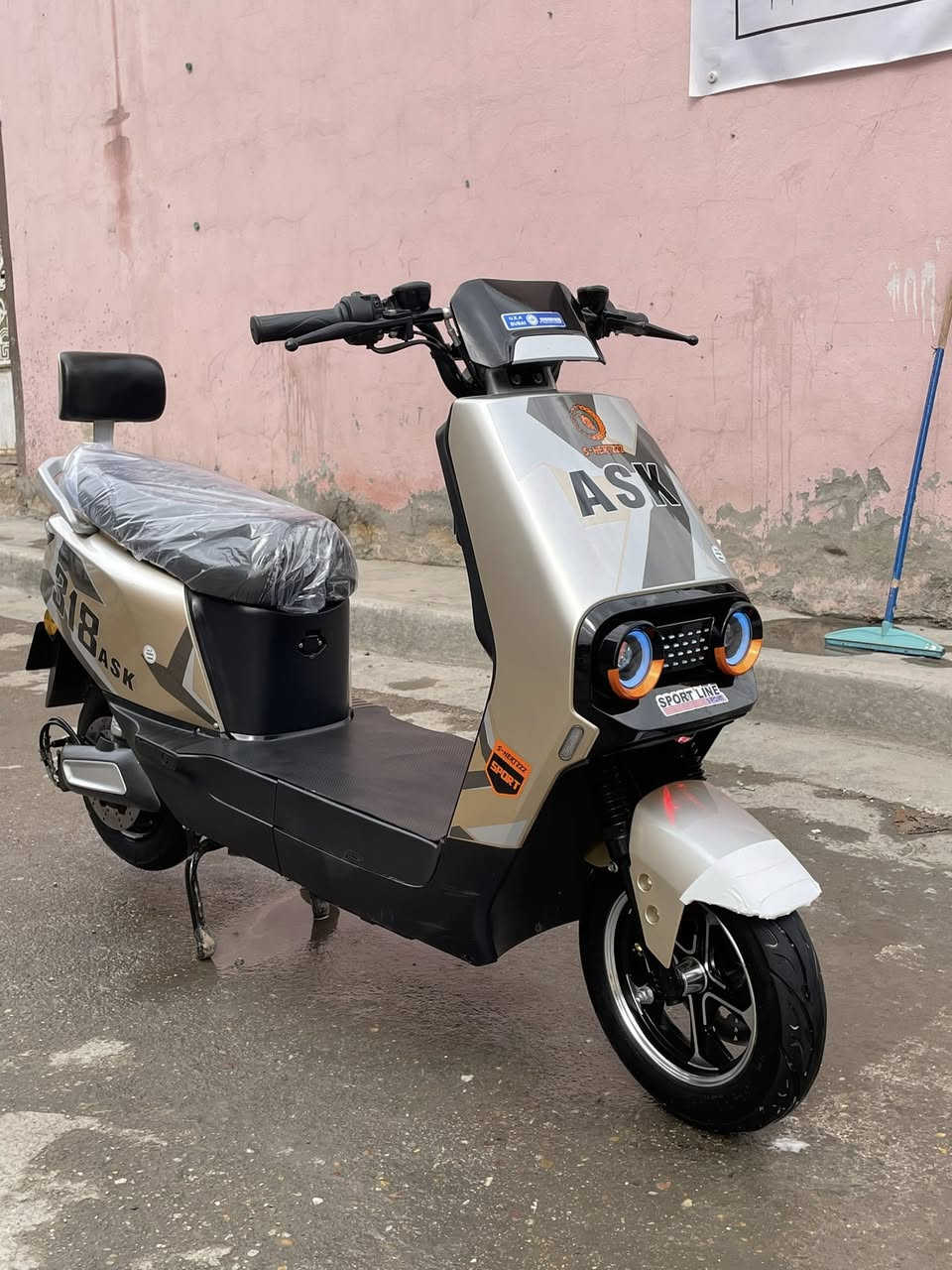 السلام عليكم دارجة 318
2025 
6 بطاريات جدد
قفل ستيرن 
انذار سرقه 
لايت عالي ناصي 
منفذ يوسبي 
تشغيل كارت 
السعر 440وبيها مجال 
العنوان بغداد بلديات 
الرقم *********** مستعجل على بيع
