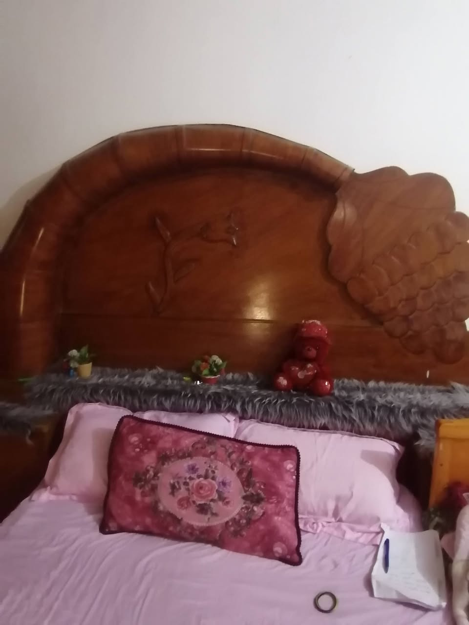 غرفه النوم مستخدمه السعر 500 وبيها مجال للاستفسار الاتصال على الرقم *********** موجود واتساب
