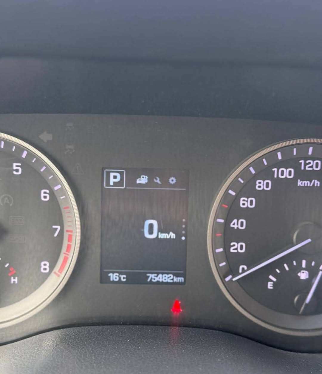 السلام عليكم
توسان خليجي 2017 للبيع رقم بابل بأسمي، السياره مكفولة من الصبغ والتبديل وايي نقص 
السياره ماشيه 75 ألف قابل للزياده 
السعر 185 وبي مجال 
مكان السياره بابل /الحمزه الغربي 
للتواصل الاتصال :
رقم الهاتف ***********
***********
