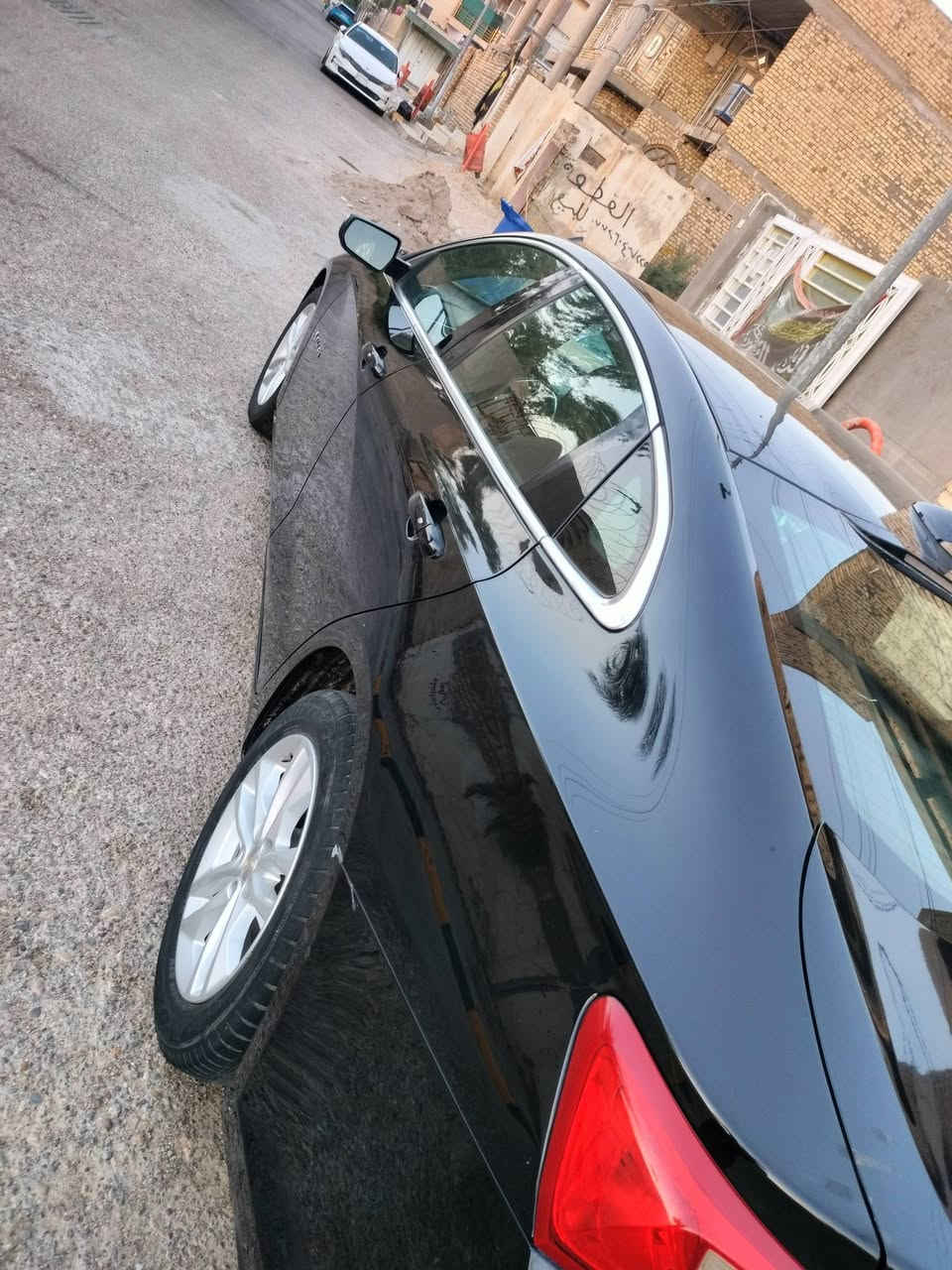 ماليبو 18
رقم بغداد بإسمي 
ماشية حوالي 90 ميل
گير محرك حدادية تمام 
تبريد منظومة ثلج 
حادثها فقط لايت و اصبعين من البنيد بارد فقط
و چاملغ خلفي و باب خلفي كلير بدون لا طخة و لا تعديل 
بدون ايرباك #بدون_ايرباك
بالعراق صارت بيها طخة بين الچاملغ الأمامي و الباب و رجعت بارد 
120 ورقة و مجالها بسيط 
أو مراوس حسب القناعة و يفضل اكاديا أو ترافرس
مكانها بالكوت و تحويلها شوكت ما تحب 
***********
***********
