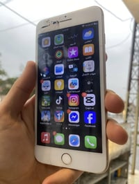 آيفون ٨ بلس • ٦٤ جيجا • شاشة مكسورة