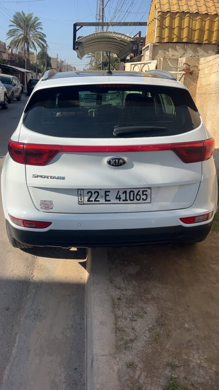 السلام عليكم... كيا اسبورتج موديل 2017 خليجي كويتي محرك 1600 جي تي اي طبعا الخليجي مابي دوانز ابد وشرط الفحص ماشيه 77 كم سياره مال بيت الله شاهد وجداً جديده تجي واشوف بعينك بيها صبغ فقط الجاملغ الخلفي جه السايق فقط شبرين صبغ والباقي مكفول من الصبغ مواصفات فتحه رادار شاشه تحكم استيرن كشنات جلد قمرديني السعر 153 وسعرها مناسب والله وبل خير على الياخذها ملاحظه السياره بسمي هزه ورقم كوله جديد... الاستفسار مكان السياره بغداد حي الجهاد ***********
