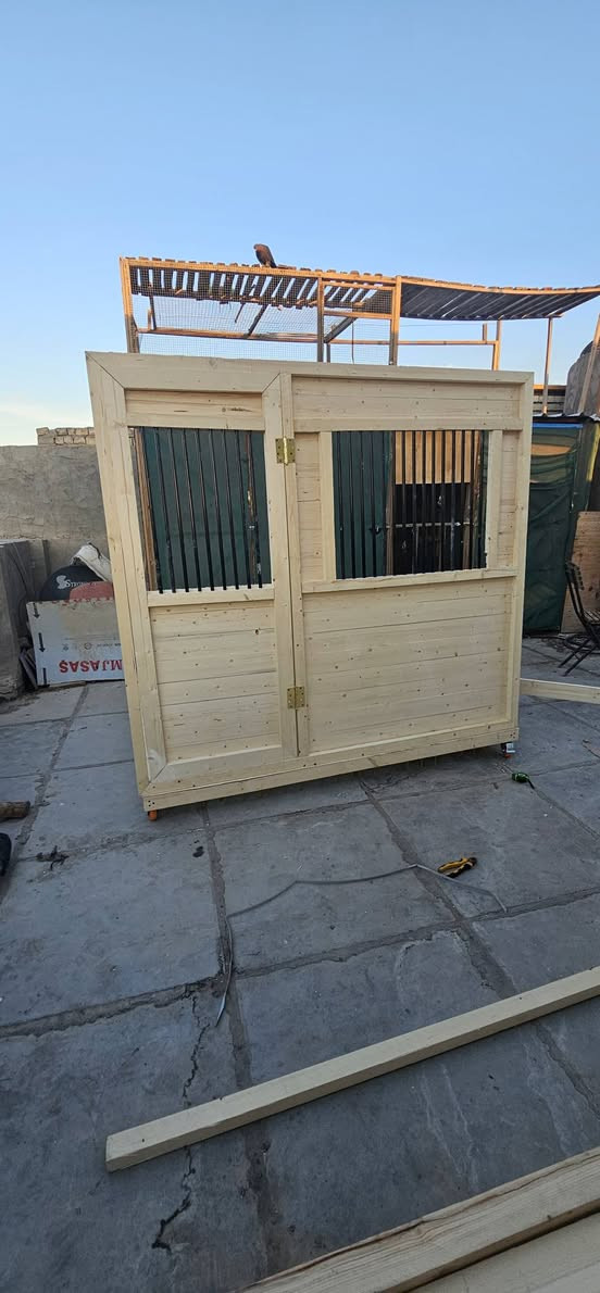 السلام عليكم شباب واجهيه البيع وشاصي ابو الجروخ 
الارتفاع مترين 
وعرض مترين ونزال مترين 
مكاني بغداد الدوره 
***********
