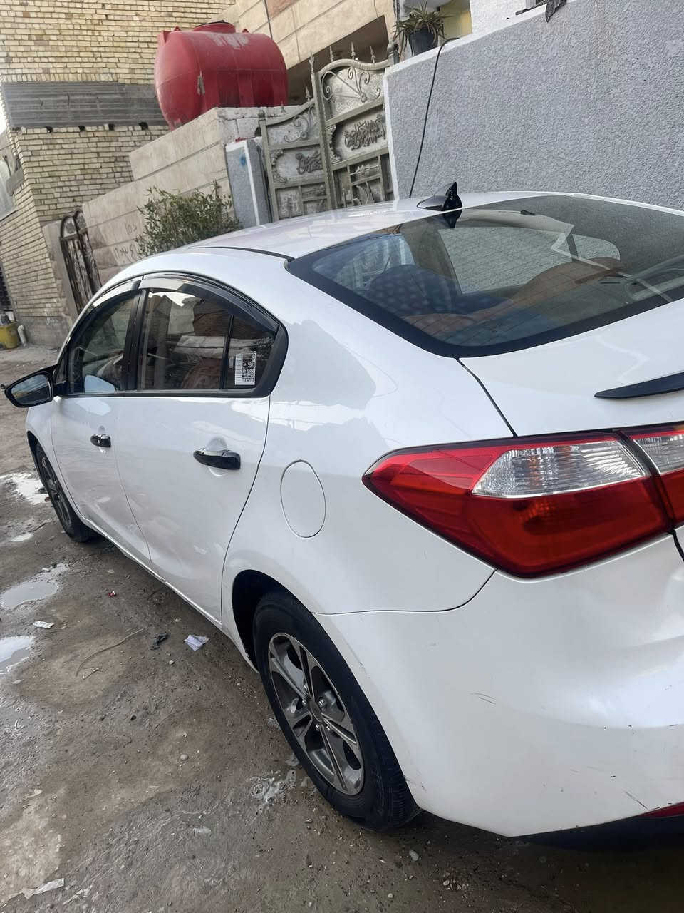 السلام عليكم سيراتو موديل2014 بيها صفحه صبغ اثر شخوط وكم قطعه ابيع حزام مكينه الفين2000دوش مكاني بغداد نهاية حي اور السعر103  باسمي تحويل ثاني يوم بيها نواقص بسيطه *********** متواجد واتساب
