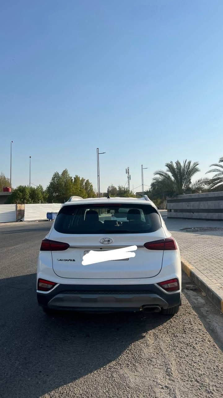 السلام عليكم
سنتافي موديل 2019 خليجي ٤ سلندر رقم اربيل 
ماشيه 80km
مكفوله كفاله عامه كير ومكينه ومكفوله من الضربه بيها زلغ واحد على كد شبر بالباب موضح بالصور
 السيارة تبريدها ثلج 
حساسات امامية وخلفية 
صندوك كهرباء
وضعيات قيادة(سبورت ، ايكو، كومفرت)
مراية شفط
كراسي كهرباء 
شاشة 
 السعر ٢١٥ وبيها مجال للشراي 
مكاني بصرة للتواصل ***********
