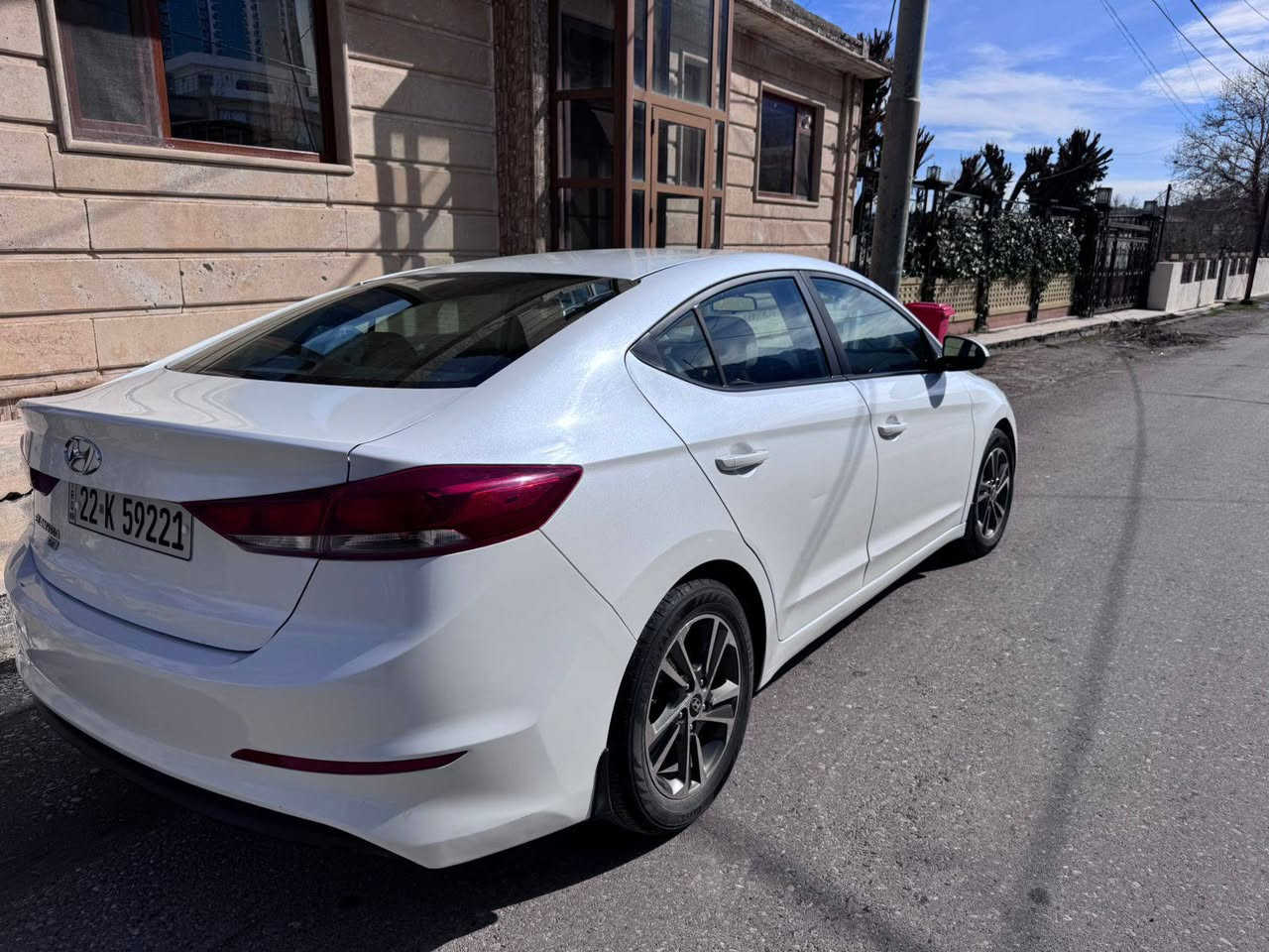 هيونداي النترا. للبيع 👍
موديل : 2018 __ ماشيه : 65 ألف 
السياره استخدام شخصي خاام 
مواصفات se 
شاشة _ كامره _ تحكمات ستيرن كروز سرعه 
كير محرك بشرط. 100%
ضرر السياره بوند فقط بدون دواخل بدون ايربك ✅
السعرر 137 وبيها مجال بسيط 
*********** يوجد واتس اب
