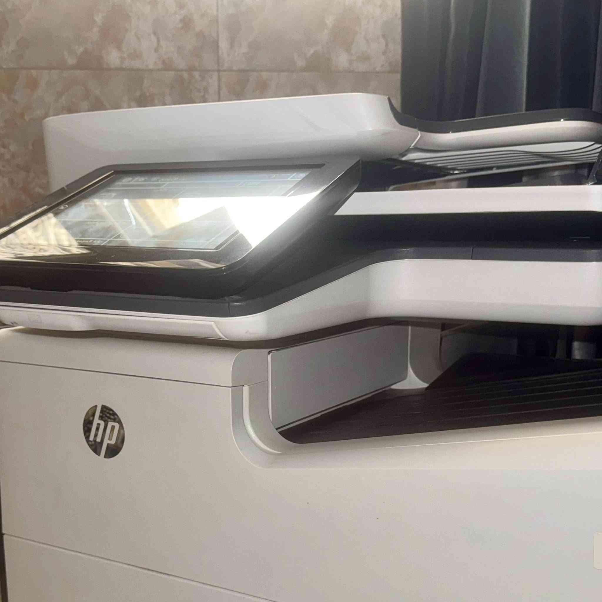 طابعة hp PageWide Manged Color Flow MFP E58650
مستخدمة كلش قليل عدادها ناصي، نظيفة مابيها شخط ولا اي خلل تطبع سكنر وهي مخصصة لطباعة الملازم والكتب بصرف حبر قليل وسرعة طباعة فائقة.

عنوانها: النجف الاشرف "ماعندي توصيل" فقط تجيني تستلمها وتفحصها.

للتواصل عبر الواتس اب ***********، او ارسل رسالة

السعر 900,000 يجي وياها كيبل طاقة وكيبل للحاسبة.
