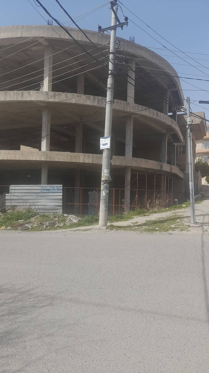 السلام وعليكم ورحمة الله وبركاته  .. أحبتي أصدقائي الأعزاء متابعي صفحة النسيم للعقار في السليمانية  .. فرصة ذهبية استثمارية لا تعوض  للراغبين في الاستثمار في السليمانية  يتوفر لدينا بناية هيكل كما موضح في الصور .. موقع تجاري مميز  منطقة شيخ محي الدين قرب شارع سالم صهولكة  .. مساحة ٤٢٥م  .. للإستفسار اكثر يرجى الاتصال على الرقم.. *********** .. 
النسيم للعقار في السليمانية  .. اتصلو وتدللون عيوني  ..
