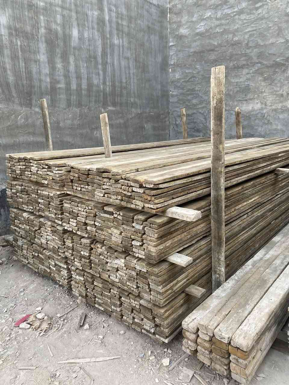 قالب خشب للبيع العدد 18 مكعب 
العنوان حله 
***********
