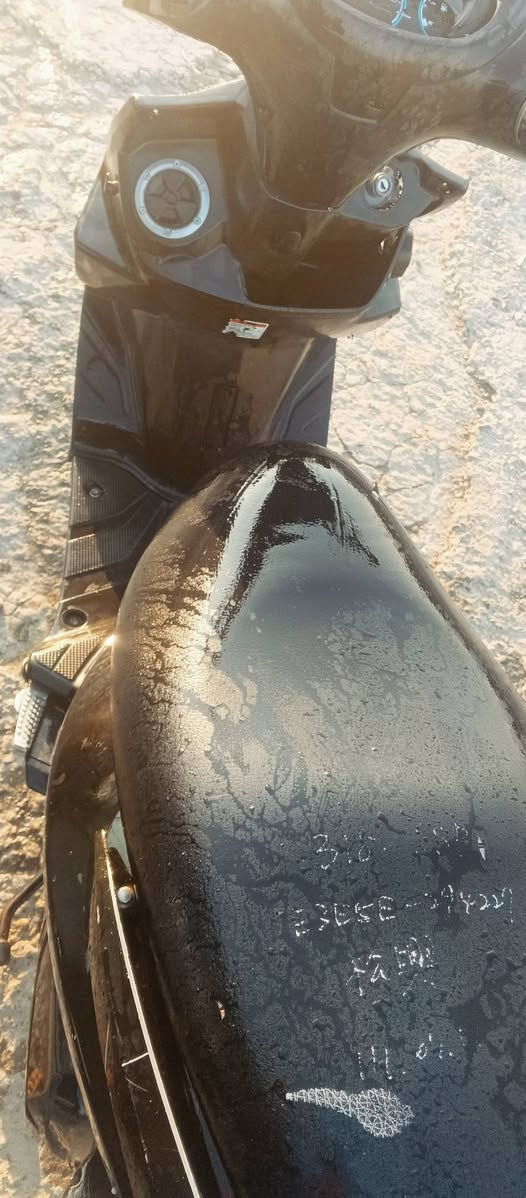 السلام عليكم ورحمه الله دراجه للبيع او مراوس مكينه رمبه سعر البيع 500 وبيها مجال بسيطدمكاني بغداد رقم الهاتف+ ***********
