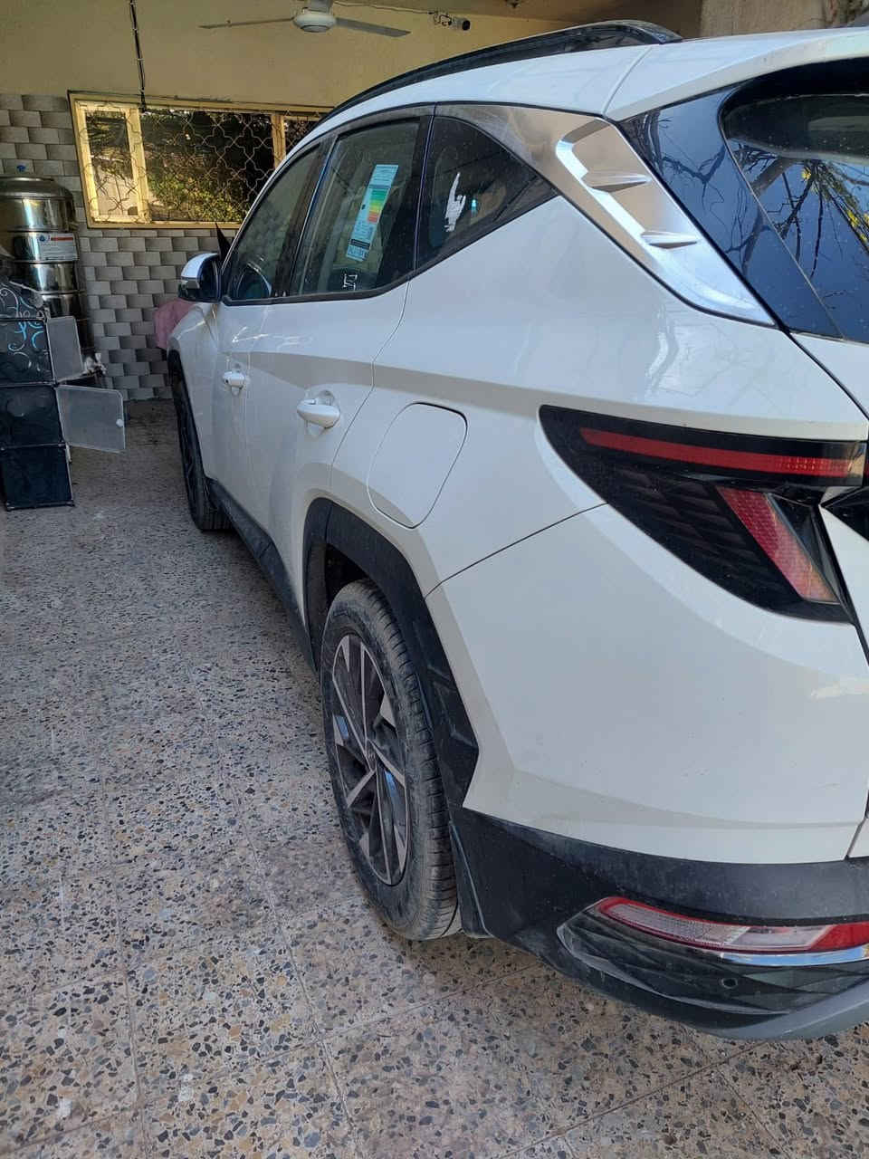 السلام عليكم
توسان 23 خليجي
 ع وضع الشركه  السعر 21.000 $

ماشيه 57 الف 
مواصفات 
بانوراما 
داخل ابيض 
بصمه 
شاشة كبيره
حساس امامي خلفي 
لد مانع انزلاق 
٣ انظمة قياده 
ترحيب 
تشغيل عن بعد 
مكينة ٢٠٠٠ دوش 
شاشة ديجتل 
قطعتين تبريد 
مقاعد كهرباء
بردات خلفيه
بصمه ابواب٢
بصمات عدد ٢
سبير عده ع وضع الشركه 
بشرط حته حداديه ع وضع الشركه
العنوان بغداد حي الامانه

ملاحضه
السياره وهيه واكفه اندعمت  
وصار تصليح ع البارد الجاملغ جهة السايق 

الاستفسار***********
