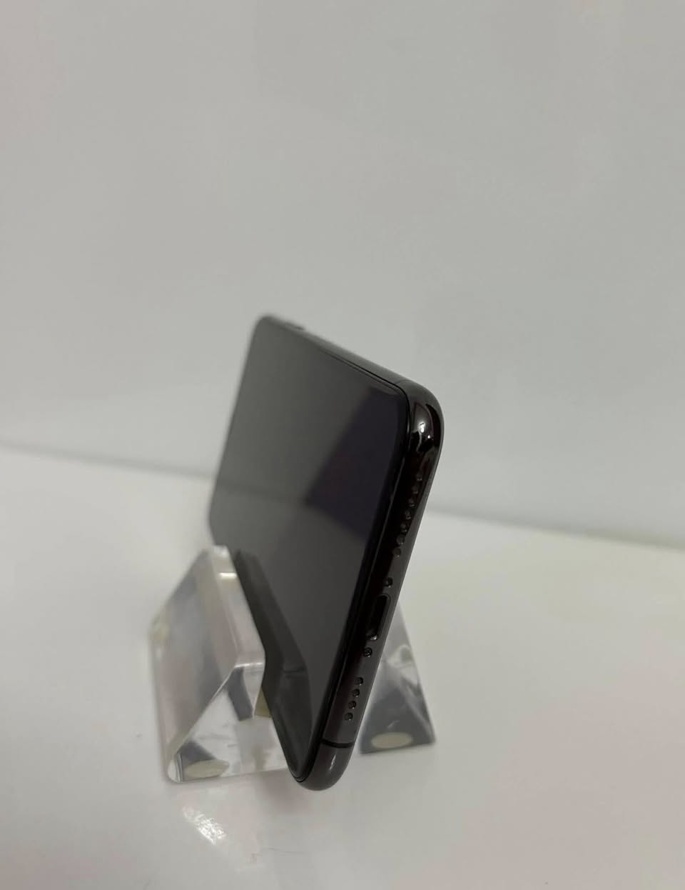 ايفون 11 برو ماكس مبدل شاشة فقط 
ذاكرة 64 بطارية 74‎%‎ 
العنوان: مصفى الدورة
السعر : 240 
للاستفسار : ***********
