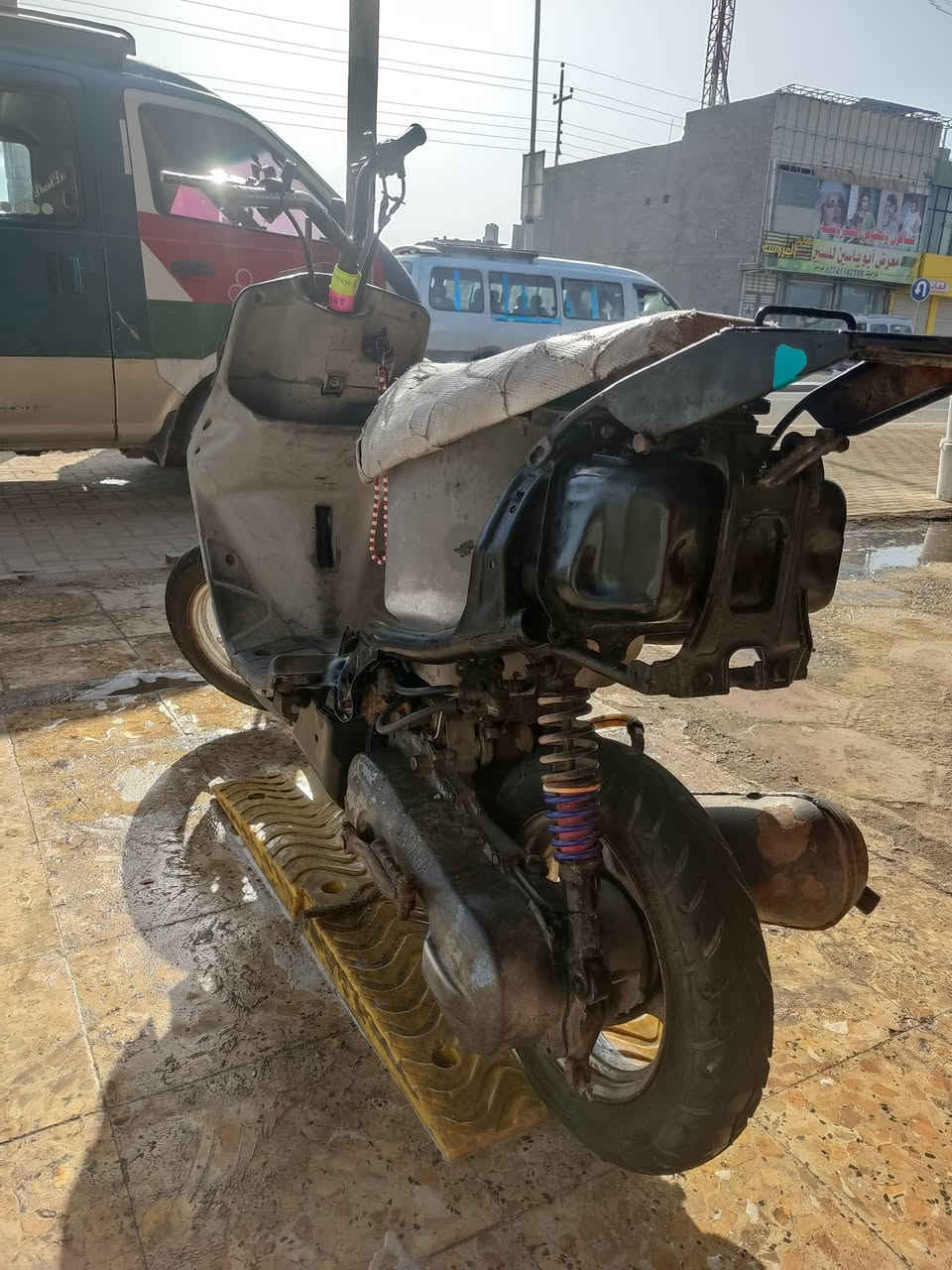 السلام عليكم دراجه تسع زروف البيع حربيه مفتوحه بس مره وحده الدراجه ناعمه مابهى اكسل العنوان بصره ابو الخصيب السعر  185وبيهى مجال الرقم***********
