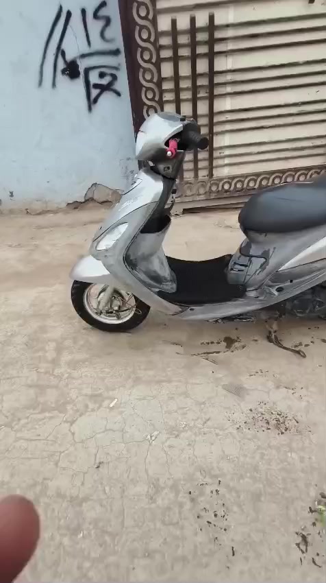 سلام عليكم الدراجة ما بيه شي نضيفه كلش وحلو ومضمونه ومكفولة كفاله عامه الدراجه للبيع ومستعجل عله بيعته كلش شراي تعال مو شراي لا تجي تمام عيوني وهذا رقمي ***********
