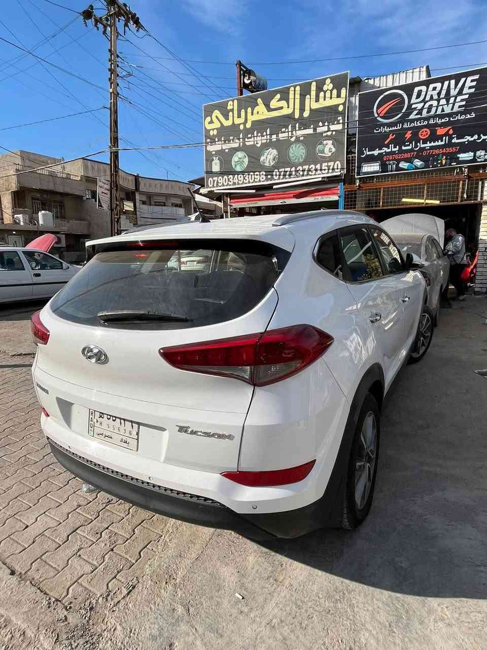 السلام عليكم
توسان 2018 خليجي 
محرك ٢٠٠٠ دوش 
قطعتين تبريد 
حساسات خلفي 
تحكمات ستيرن 
مري شفط 
ويل حجم 18
ماشيه 117الف كيلو 
السياره ببه تبديل قبق جنطه وصبغ جاملغ الخلفي الايمن 
بيه كارت باب سايق كلش قليل 
السياره نظيفه جدا 
رقم بغداد باسمي 
السعر 170$وبيهه مجال بسيط 
العنوان/ بغداد/ العامريه 
للإستفسار الاتصال
***********
***********
