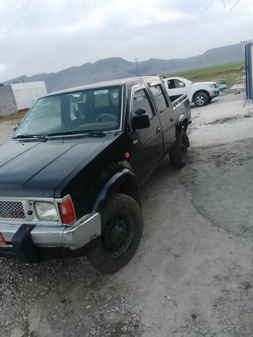 نیسان دەبڵ ئەکسل گێڕو مەکینەو ئەکسل و دەبڵ ئەکسل بێ عەیب قورسوسوکی ئیش دەکا گەرمی و کارەبای هەموی مەزبووتە بێدەعمو بێ لێدرانە زۆرخاوێن ماوەتەوە گێڕو مەکینەی 2002ی لەسەرە سعری 38گەڵاو معامەلە شوێن پشدەر *********** سەیارەکە علوجە
