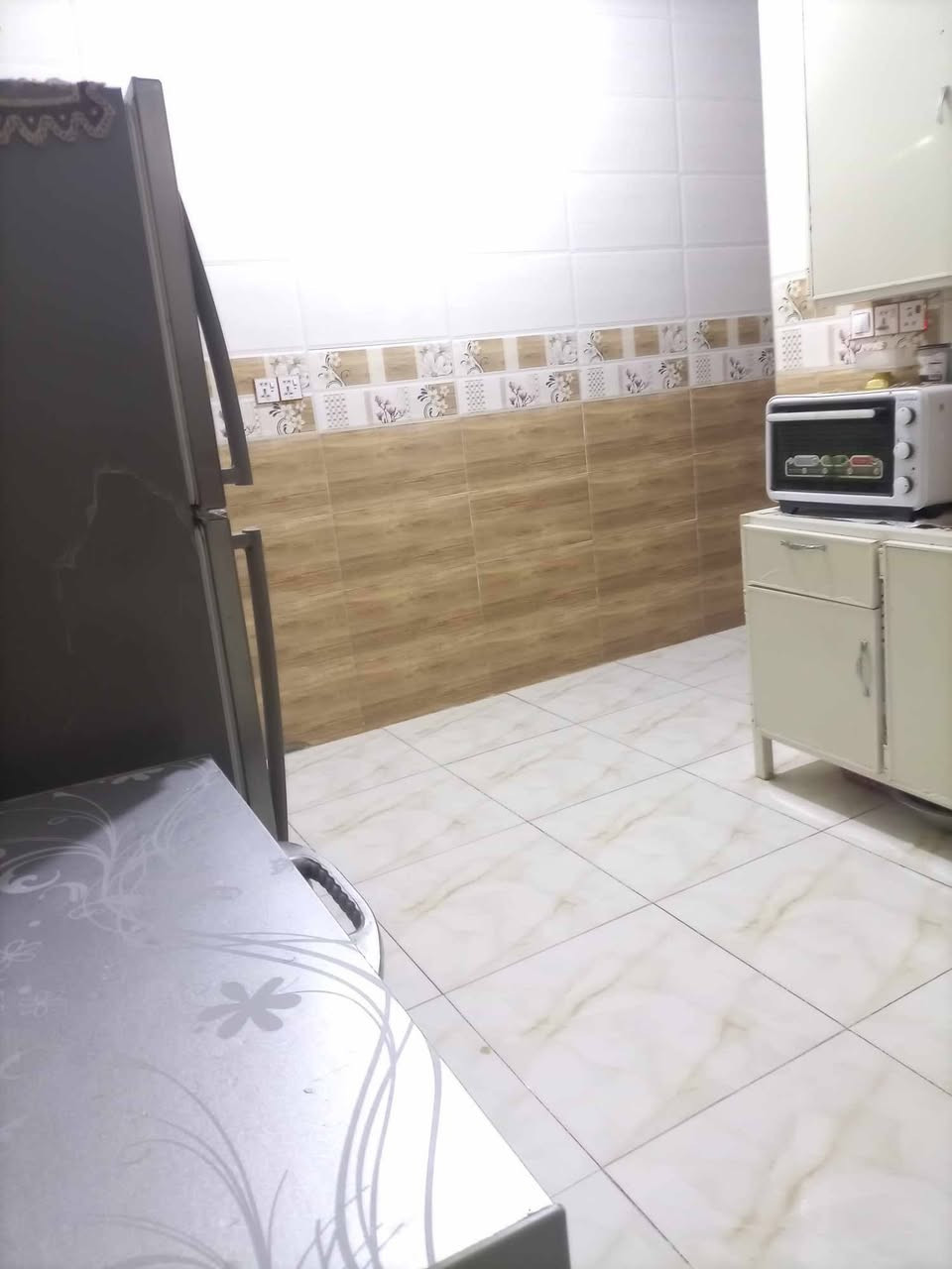 دار للبيع كوت الجديده مساحة 125متر بناء حديث نزلت بيت حايف قرب حدادة ابو عباس شارع فرعي 12متر للاستفسار الاتصال *********** السعر 60 وبيه حك الجيه
