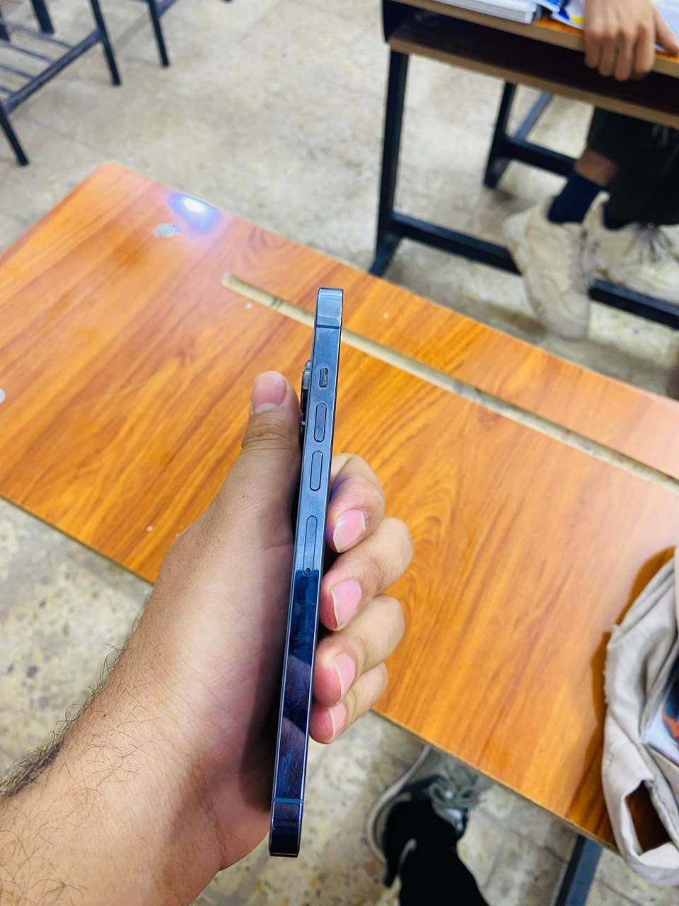 السلام عليكم ايفون ١٣ برو ماكس امريكي مستبدل شاشه فقط. نوعيه زينه سعره ٢٣٠ الف. بطاريه ٩٢ ذاكره ٢٥٦  لون بحري. فيس ايدي سيم كارت كامره كلشي شغال. 
شراي راسل مو شراي. لتراسل 
سعر ٥٢٥ 
عنوان دوانيه دغاره 
***********
