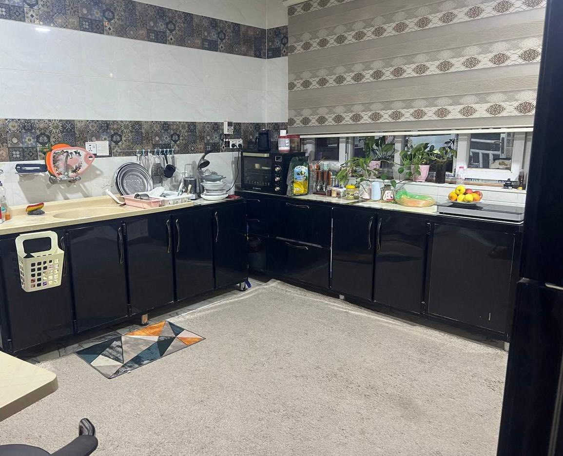 ⭕️دار للبيع في حي الصحة خلف المسبح الاولمبي قريب جداً من شارع العام 

⭕️المساحة ١٥٠م طابو زراعي الواجهة ٩م 

⭕️بناء حديث 

⭕️الطابق الارضي يحتوي على صالة وهول ومطبخ وغرفة نوم ومجمع صحيات 

⭕️الطابق الثاني يحتوي على غرفتين نوم ومجمع صحيات 

⭕️السعر (٢٢٥) مليون قابل للتفاوض 
 

*نستقبل جميع عروضكم السكنية 🏠 والتجارية 🏡 بكافة مناطق الحلة 
……………………………..
للمزيد من المعلومات

مراجعة مكتب بابل الكائن في شارع ٦٠ مجاور مطعم كنتاكي هاوس او الاتصال ☎️ 

***********ابو احمدالاسدي  
***********احمد الاسدي
***********امير الاسدي
