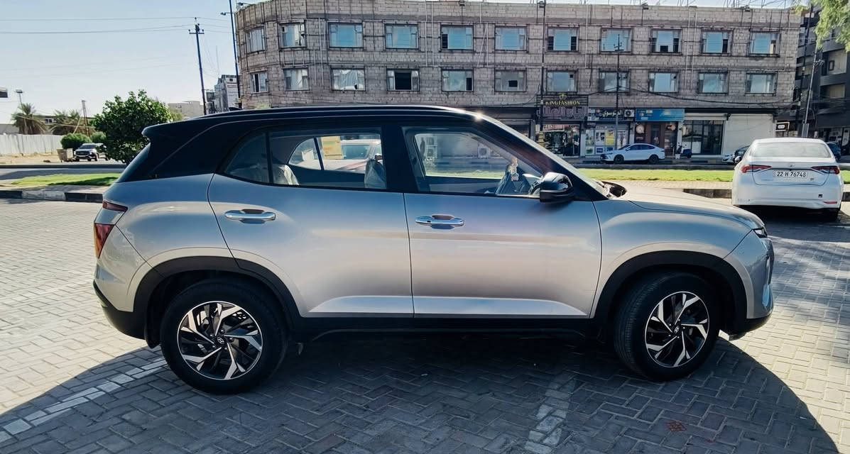 هيونداي كريتا 2024
خليجي ماشيه 31500 
توكلر 
بانوراما 
حساسات خلفي +كامره 
بصمه عدد ٢ 
تشغيل عن بعد 
تحكم ستيرن 
شفتات كير بالستيرن
شاحن لاسلكي مبايل
٤ وضعيات قياده 
تبريد قطعتين 
داخل ابيض واسود  
مري شفط 
فول مواصفات 
بيها رصعه صغيره موضحه بالجاملغ موضحه بصوره 
رقم بغداد 
مكان السيارة كربلاء 
استفسار ***********
