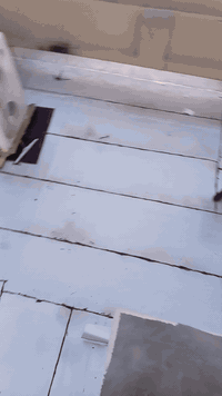 مستعدون تغليف السطح المنازل والبنايات بمادة الاوزكام العازل للحراره والرطوبة ***********
