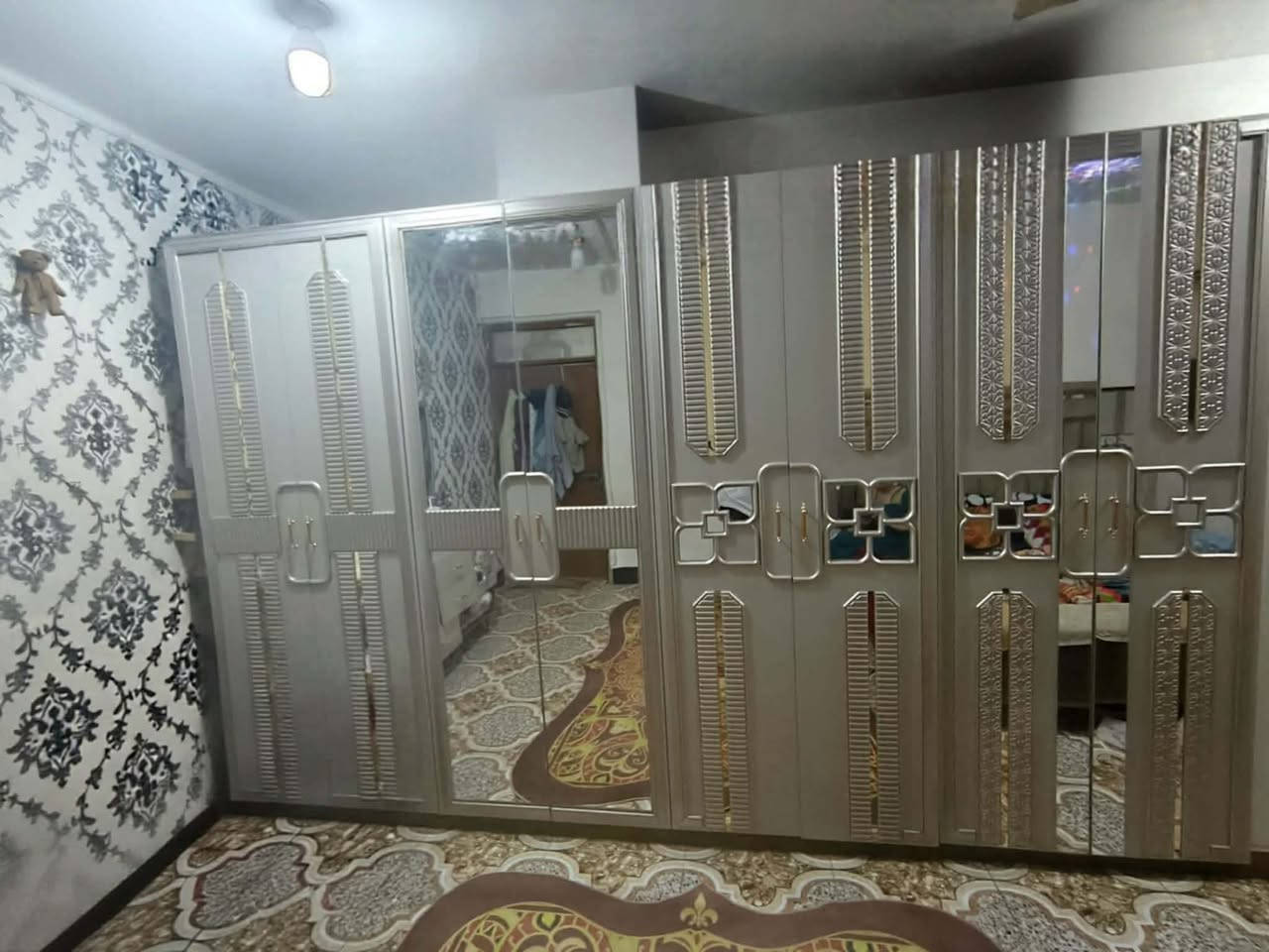 غرفه تركي درجه اولى ٨ قطع بس بيه ضرر جراره والكنتور شريط ما ارضيه صيانته ب ٥٠ الف سعره ٧٥٠ وبيها مجال 
*********** 
***********
