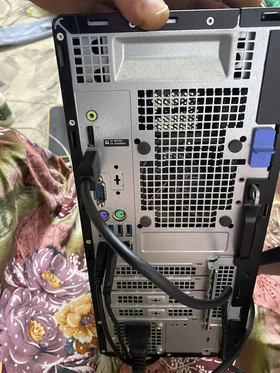 دل سستم 
CORI7 جيل عاشر
هارد 256 ssd
HDD 1000 واحد تيرا
رام 8 كيكا قطعتين 4
شاشه حجم 20 دسبلي بورت
كيبورد وماوس عادي 
وايرات كامله 
السعر 300
توصيل موجود
***********
