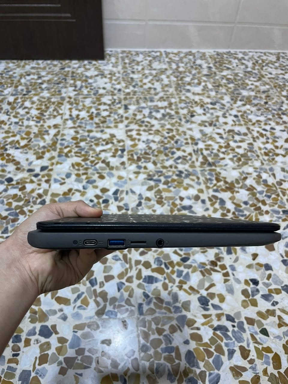 لابتوب نوع aser لمس و كيبورد
 جهاز نضيف وجديد نضام اندرويد وبي متجر بلي 
ينزل تلي كرام و فيس و تيك توك جهاز نضيف ذاكره 32GB اكتب سعر عجبني ابيعك 👍🏻


**إذا كنت صاحب هذا الإعلان وتريد حذفه لأي سبب، رجاءا أرسل رسالة إلى الدعم الفني**