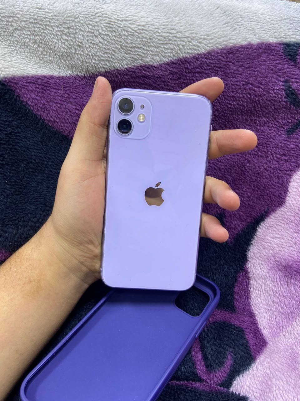 السلام عليكم ايفون 11 العادي 
ذاكرة 128 بطارية 79 جهاز كلة بلادي ممبدل اي قطعة 
وكلة شغال شرط الفحص عدا الكامرة الامامية تشكل مرة تشتغل مرة لا فيس ايدي شغال جهاز كلة بلادي ممستبدل اي قطعة 
مكاني : بغداد حي اور بالقرب من سيكال 
رقمي : *********** 
السعر 210 وبي مجال
