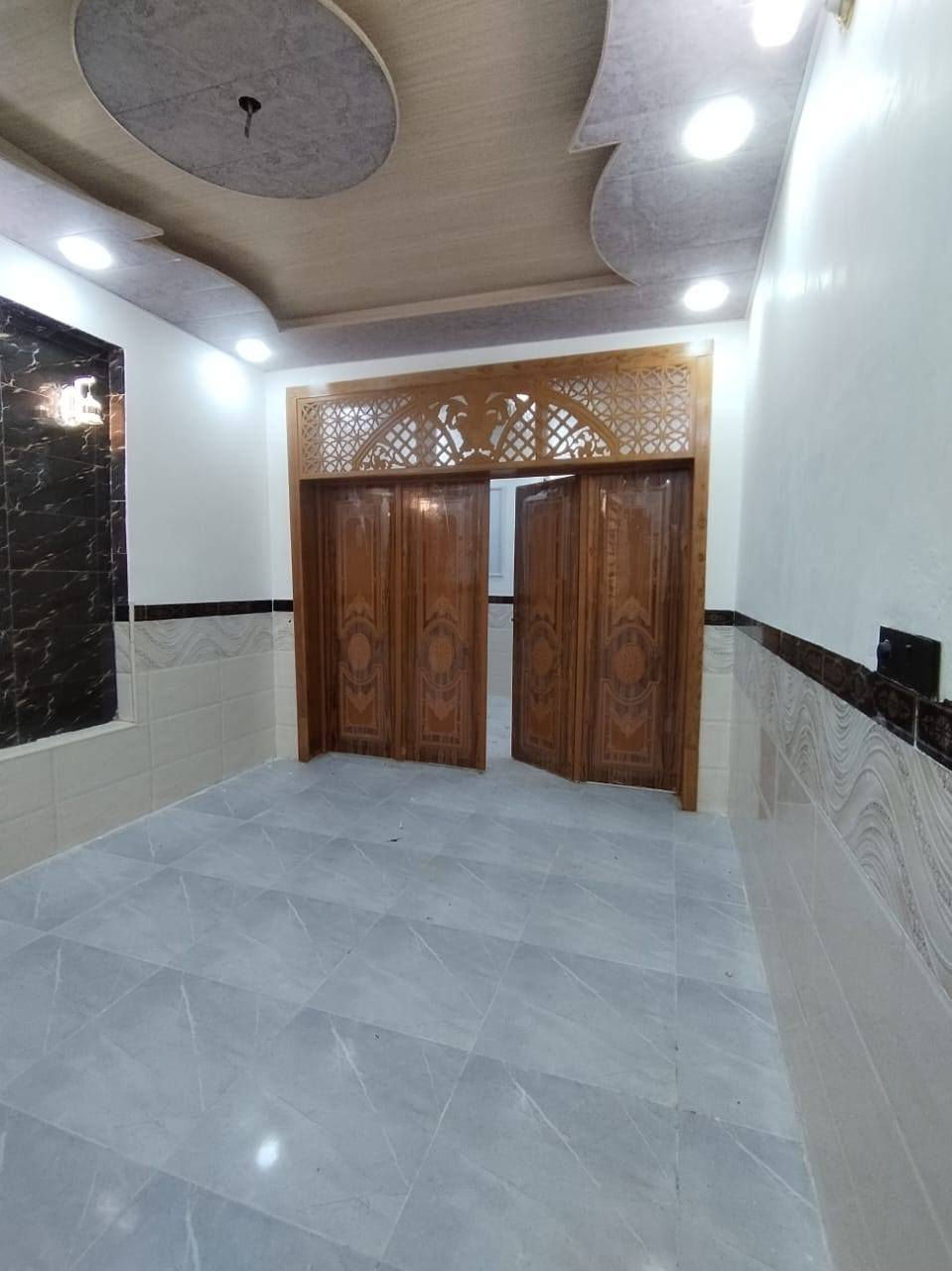 يالله يالله  بيت للبيع جديد بلاش بلاش  😍وتساب ***********📞📞
عنوانه المكتب مقابل قريه الغدير عمود262 مكتب النور للعقار احجز بيت احلامك يم مكتب النور 😍🏬🏬
#_بيوت عدد 2مجاورات _مساحه_لبيت_110متر_مربعه 
#_ 
#بيت_طابو_زراعي_سند25
سعره 46عرض شارع 12متر فول خدمات 

بناء حديث غير مسكون
بناء ممتاز جدا  عنوان  لبيت النجف 
#مقابل__ملحق قرية_الغدير_مباشر 
يحتوي لبيت على+ غرفه2+صاله  +مطبخ ستقبال +صحيات بلداخل +وبلخارج 
***********وتساب
