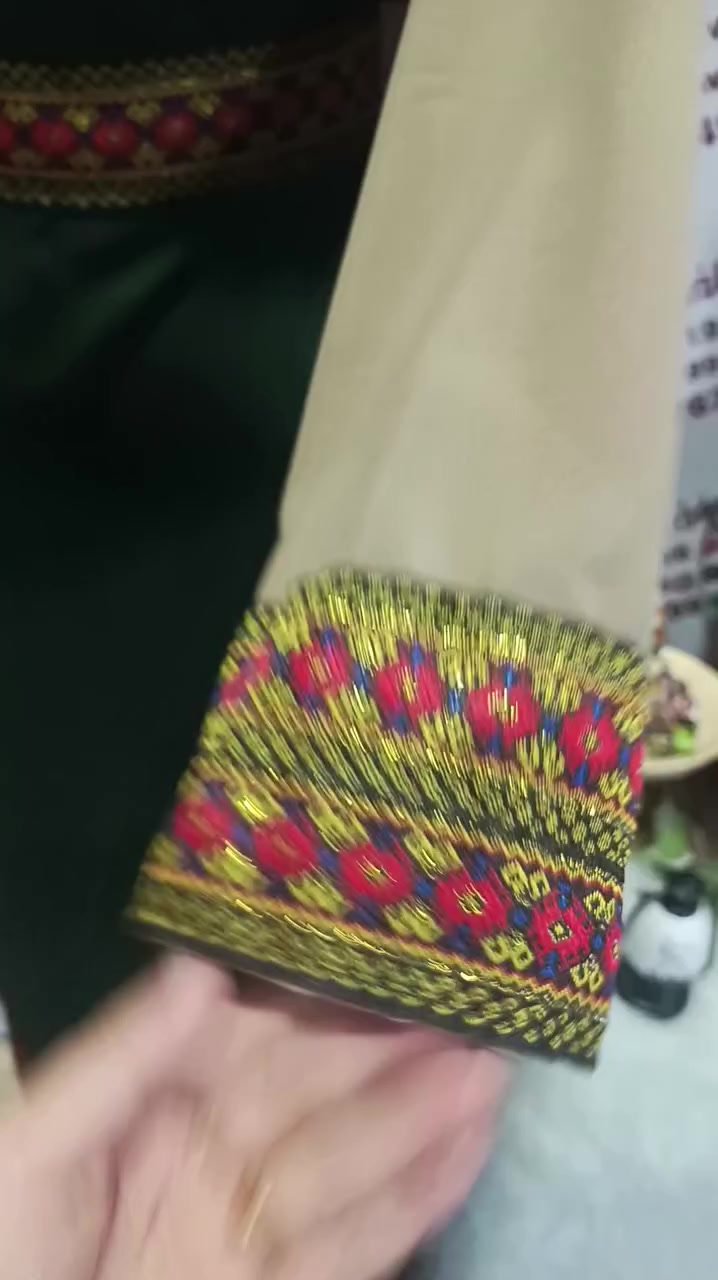 هلوو بنات رح اعرض الكم قطع بيع مباشر تخفيضات الاسعار  مكتوب الاسعار عل صور موجود توصيل لجميع المحافظات للحجز خاص او واتساب ***********
